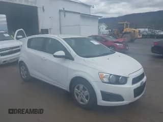 2013 Chevrolet Sonic LS z VIN 1G1JA6SH4D4196880, wystawiony jako IAAI lot #41474811 z przebiegiem 145 679 mil mil oraz . Historia ofert i sprzedaży dostępna na DreamBid. Obrazek 1.