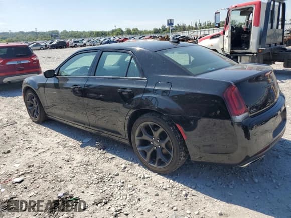 ✅ 2021 Chrysler 300 S • VIN: 2C3CCABG3MH505086 • Лот: 70738115. Опубликован ранее на Copart с пробегом 94 252 миль. Бесплатный доступ к архиву аукционных продаж из США и подробный отчёт об истории автомобиля на DreamBid. Изображение 2.