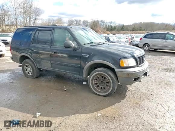 ✅ 2001 Ford Expedition XLT • VIN: 1FMRU16W21LA96383 • Lot: 42085775. Listed on Copart with 110,603 mi. Free auction sales archive from the USA and detailed vehicle history report at DreamBid. Image 11.