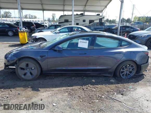 ✅ 2023 Tesla Model 3 Long Range • VIN: 5YJ3E1EB4PF715776 • Lot: 41949969. Wystawiony na IAAI z przebiegiem Nie podano. Bezpłatny archiwum sprzedaży aukcyjnych z USA i szczegółowy raport historii pojazdu na DreamBid. Zdjęcie 13.
