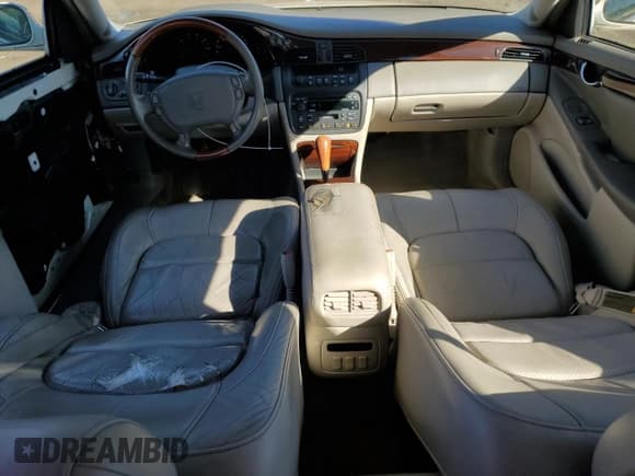 ✅ 2000 Cadillac DeVille • VIN: 1G6KF5799YU225775 • Lot: 82356815. Wystawiony na Copart z przebiegiem 52 022 mil. Bezpłatny archiwum sprzedaży aukcyjnych z USA i szczegółowy raport historii pojazdu na DreamBid. Zdjęcie 8.