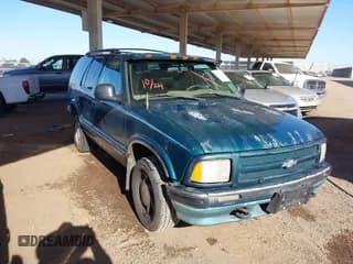 ✅ 1997 Chevrolet Blazer LS • VIN: 1GNDT13W3V2231007 • Lot: 43542331. Wystawiony na IAAI z przebiegiem 200 201 mil. Bezpłatny archiwum sprzedaży aukcyjnych z USA i szczegółowy raport historii pojazdu na DreamBid. Zdjęcie 1.