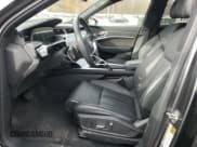 ✅ 2019 Audi e-tron Prestige • VIN: WA1VAAGEXKB006545 • Lot: 91778985. Wystawiony na Copart z przebiegiem 22 369 mil. Bezpłatny archiwum sprzedaży aukcyjnych z USA i szczegółowy raport historii pojazdu na DreamBid. Zdjęcie 7.