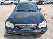 ✅ 2003 Mercedes-Benz C 320 • VIN: WDBRF84J33F381267 • Lot: 70131255. Wystawiony na Copart z przebiegiem Nie podano. Bezpłatny archiwum sprzedaży aukcyjnych z USA i szczegółowy raport historii pojazdu na DreamBid. Zdjęcie 5.