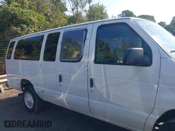 ✅ 1999 Ford Econoline Passenger XL • VIN: 1FBSS31L3XHB42338 • Lot: 43161127. Wystawiony na IAAI z przebiegiem 92 393 mil. Bezpłatny archiwum sprzedaży aukcyjnych z USA i szczegółowy raport historii pojazdu na DreamBid. Zdjęcie 13.