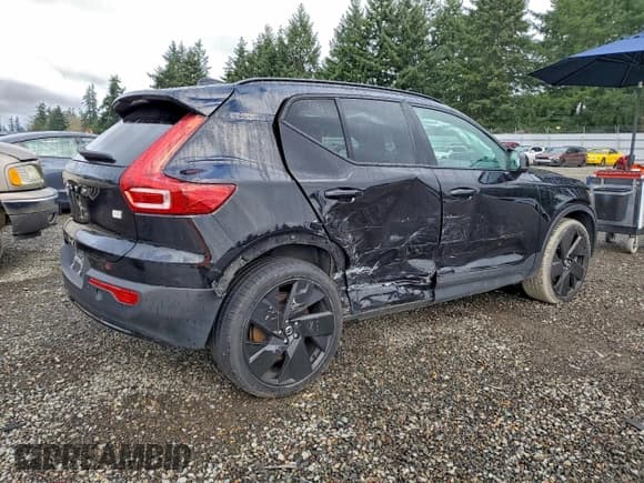 ✅ 2023 Volvo XC40 Ultimate • VIN: YV4ED3UM5P2023438 • Lot: 94959015. Listed on Copart with 17,971 mi. Free auction sales archive from the USA and detailed vehicle history report at DreamBid. Image 3.