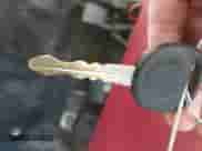 2005 Chevrolet Silverado 1500 LS z VIN 1GCEC19T75Z304025, wystawiony jako IAAI lot #43584015 z przebiegiem 126 228 mil mil oraz . Historia ofert i sprzedaży dostępna na DreamBid. Obrazek 11.