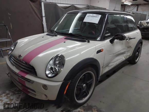 ✅ 2006 MINI Hardtop • VIN: WMWRC33506TK15034 • Lot: 42349957. Listed on IAAI with 153,596 mi. Free auction sales archive from the USA and detailed vehicle history report at DreamBid. Image 17.