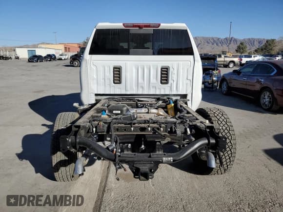 ✅ 2025 Chevrolet Silverado 1500 • VIN: 3GCUKHE88SG155418 • Лот: 43241485. Опубликован ранее на Copart с пробегом 471 миль. Бесплатный доступ к архиву аукционных продаж из США и подробный отчёт об истории автомобиля на DreamBid. Изображение 6.