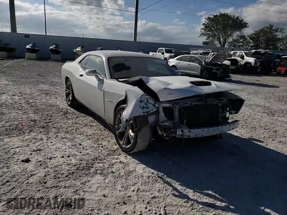 ✅ 2021 Dodge Challenger R/T • VIN: 2C3CDZBT6MH590563 • Lot: 40641803. Wystawiony na Copart z przebiegiem 18 578 mil. Bezpłatny archiwum sprzedaży aukcyjnych z USA i szczegółowy raport historii pojazdu na DreamBid. Zdjęcie 11.