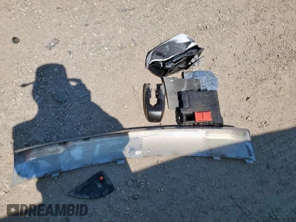 ✅ 2021 GMC Yukon Denali • VIN: 1GKS1DKL1MR400790 • Lot: 71708565. Listed on Copart with 73,490 mi. Free auction sales archive from the USA and detailed vehicle history report at DreamBid. Image 13.