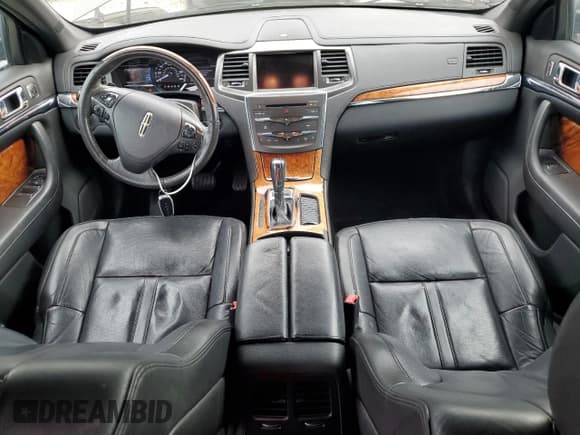 ✅ 2015 Lincoln MKS • VIN: 1LNHL9DK0FG607229 • Lot: 82455995. Wystawiony na Copart z przebiegiem 146 337 mil. Bezpłatny archiwum sprzedaży aukcyjnych z USA i szczegółowy raport historii pojazdu na DreamBid. Zdjęcie 8.