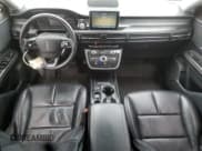 ✅ 2020 Lincoln Corsair Standard • VIN: 5LMCJ1D91LUL17008 • Lot: 65914865. Wystawiony na Copart z przebiegiem 51 989 mil. Bezpłatny archiwum sprzedaży aukcyjnych z USA i szczegółowy raport historii pojazdu na DreamBid. Zdjęcie 8.