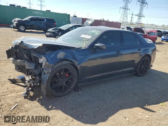 ✅ 2019 Chrysler 300 S • VIN: 2C3CCABG3KH559503 • Лот: 82341315. Опубликован ранее на Copart с пробегом 139 687 миль. Бесплатный доступ к архиву аукционных продаж из США и подробный отчёт об истории автомобиля на DreamBid. Изображение 1.