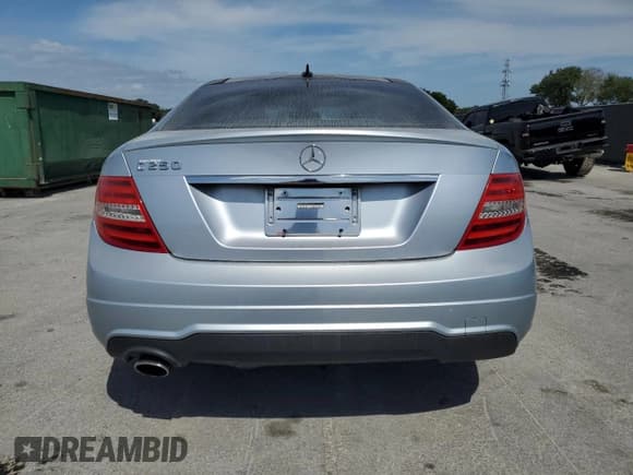 ✅ 2013 Mercedes-Benz C 250 • VIN: WDDGJ4HB0DF995087 • Лот: 54379365. Опубликован ранее на Copart с пробегом 104 348 миль. Бесплатный доступ к архиву аукционных продаж из США и подробный отчёт об истории автомобиля на DreamBid. Изображение 6.