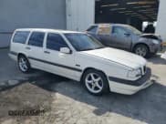 ✅ 1994 Volvo 850 • VIN: YV1LW5711R2013746 • Лот: 43826605. Опубликован ранее на Copart с пробегом 133 048 миль. Бесплатный доступ к архиву аукционных продаж из США и подробный отчёт об истории автомобиля на DreamBid. Изображение 4.