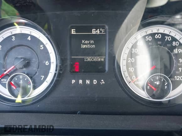 2015 Ram 1500 Express z VIN 1C6RR7FT3FS720257, wystawiony jako IAAI lot #42023090 z przebiegiem 136 089 mil mil oraz . Historia ofert i sprzedaży dostępna na DreamBid. Obrazek 7.