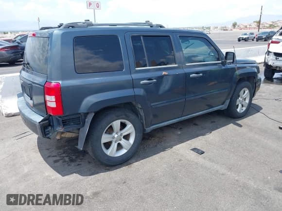 ✅ 2007 Jeep Patriot Sport • VIN: 1J8FF28W77D428544 • Lot: 42344100. Listed on IAAI with 148,312 mi. Free auction sales archive from the USA and detailed vehicle history report at DreamBid. Image 4.