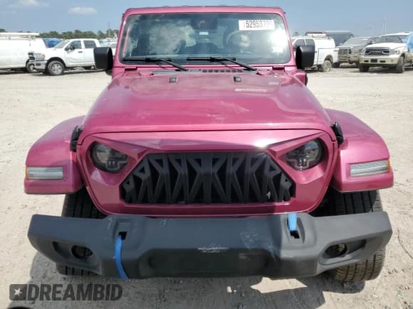 ✅ 2021 Jeep Wrangler Unlimited Sahara • VIN: 1C4JJXP68MW852703 • Лот: 52953795. Опубликован ранее на Copart с пробегом 25 437 миль. Бесплатный доступ к архиву аукционных продаж из США и подробный отчёт об истории автомобиля на DreamBid. Изображение 5.