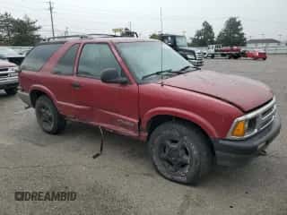 1995 Chevrolet Blazer LS z VIN 1GNCT18WXSK247799, wystawiony jako Copart lot #77753964 z przebiegiem 275 437 mil mil oraz Czysty tytuł • Clean title. Historia ofert i sprzedaży dostępna na DreamBid. Obrazek 4.