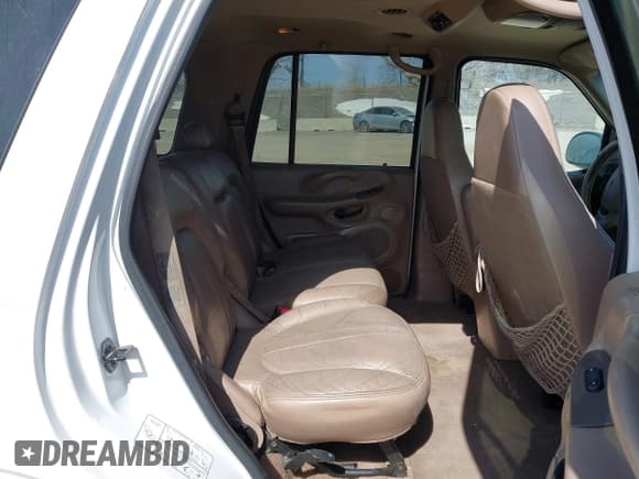 ✅ 1998 Ford Expedition XLT • VIN: 1FMPU18L6WLA67373 • Lot: 41786793. Wystawiony na IAAI z przebiegiem 170 949 mil. Bezpłatny archiwum sprzedaży aukcyjnych z USA i szczegółowy raport historii pojazdu na DreamBid. Zdjęcie 8.