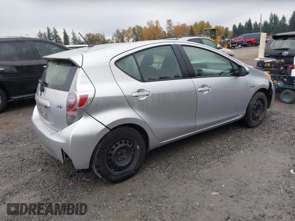 ✅ 2012 Toyota Prius Three • VIN: JTDKDTB36C1029183 • Lot: 43585973. Wystawiony na IAAI z przebiegiem 120 384 mil. Bezpłatny archiwum sprzedaży aukcyjnych z USA i szczegółowy raport historii pojazdu na DreamBid. Zdjęcie 4.