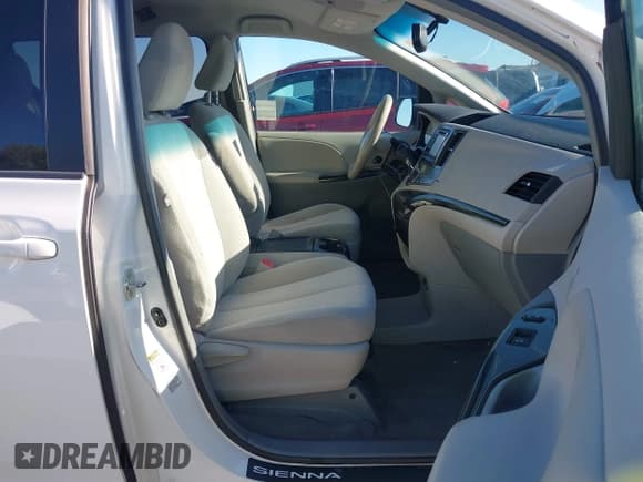 ✅ 2014 Toyota Sienna LE • VIN: 5TDKK3DCXES434133 • Lot: 43587885. Listed on IAAI with 111,272 mi. Free auction sales archive from the USA and detailed vehicle history report at DreamBid. Image 5.