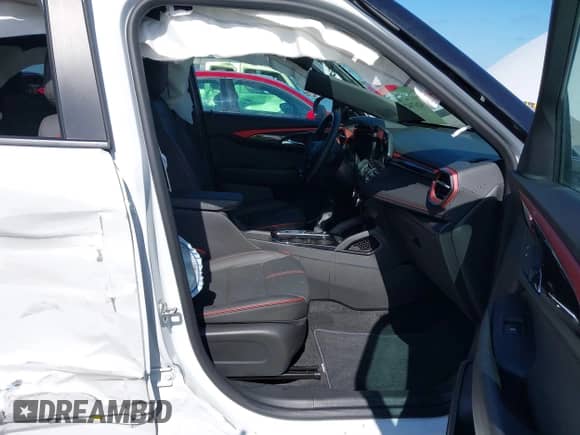 2025 Chevrolet TrailBlazer RS с VIN KL79MUSL3SB005207, выставлен на аукционе IAAI как лот 42678474 с пробегом 3 059 миль миль и . История ставок и продаж доступна на DreamBid. Изображение 5.