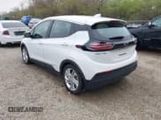 ✅ 2023 Chevrolet Bolt EV 1LT • VIN: 1G1FW6S0XP4107805 • Lot: 42010466. Wystawiony na IAAI z przebiegiem 18 625 mil. Bezpłatny archiwum sprzedaży aukcyjnych z USA i szczegółowy raport historii pojazdu na DreamBid. Zdjęcie 3.