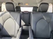 ✅ 2024 Toyota Highlander LE • VIN: 5TDKDRBH0RS561538 • Lot: 70194845. Wystawiony na Copart z przebiegiem 15 722 mil. Bezpłatny archiwum sprzedaży aukcyjnych z USA i szczegółowy raport historii pojazdu na DreamBid. Zdjęcie 10.