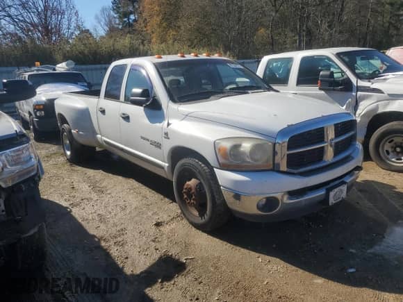 2006 Dodge 3500 ST z VIN 3D7ML48C26G174077, wystawiony jako Copart lot #89284525 z przebiegiem 516 609 mil mil oraz Czysty tytuł • Clean title. Historia ofert i sprzedaży dostępna na DreamBid. Obrazek 4.