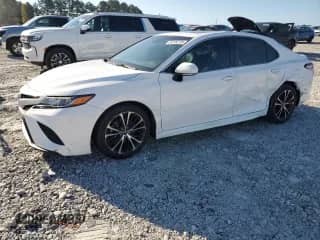 2018 Toyota Camry SE with VIN 4T1B11HK2JU053046, listed as a Copart auction lot 86194725 with 117,696 mi miles and Salvage title. Bid and sale history available at DreamBid. Image 1.