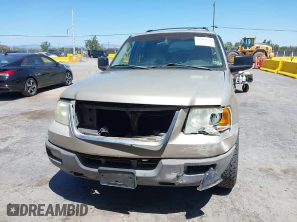 ✅ 2004 Ford Expedition XLT • VIN: 1FMPU16W04LA01850 • Lot: 42303611. Listed on IAAI with 190,515 mi. Free auction sales archive from the USA and detailed vehicle history report at DreamBid. Image 6.