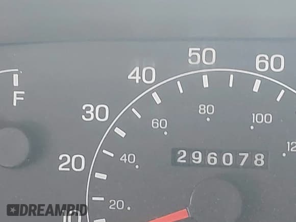 ✅ 2001 Ford F-250 XL • VIN: 3FTNW21F91MA04887 • Lot: 42041832. Wystawiony na IAAI z przebiegiem 296 078 mil. Bezpłatny archiwum sprzedaży aukcyjnych z USA i szczegółowy raport historii pojazdu na DreamBid. Zdjęcie 15.