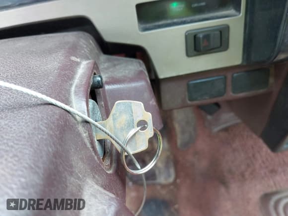 ✅ 1990 Nissan Hardbody • VIN: 1N6HD16S2LC394462 • Lot: 42623095. Wystawiony na IAAI z przebiegiem 411 846 mil. Bezpłatny archiwum sprzedaży aukcyjnych z USA i szczegółowy raport historii pojazdu na DreamBid. Zdjęcie 11.