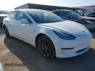 ✅ 2020 Tesla Model 3 Standard Range Plus • VIN: 5YJ3E1EAXLF644990 • Lot: 43772928. Wystawiony na IAAI z przebiegiem 48 180 mil. Bezpłatny archiwum sprzedaży aukcyjnych z USA i szczegółowy raport historii pojazdu na DreamBid. Zdjęcie 1.