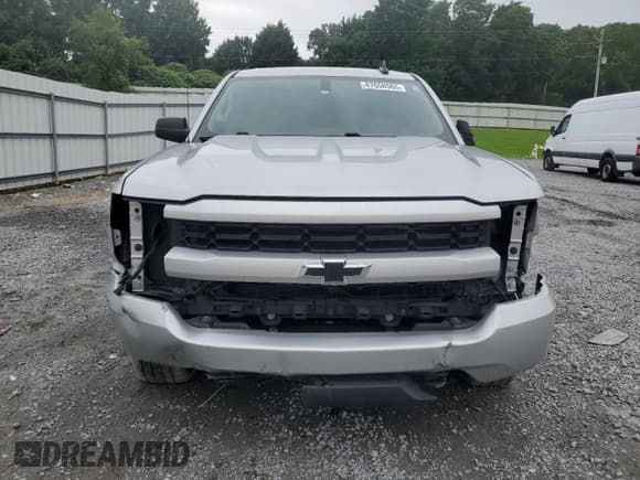 ✅ 2019 Chevrolet Silverado 1500 Custom • VIN: 2GCVKMEC2K1156798 • Lot: 67658565. Wystawiony na Copart z przebiegiem 94 421 mil. Bezpłatny archiwum sprzedaży aukcyjnych z USA i szczegółowy raport historii pojazdu na DreamBid. Zdjęcie 5.
