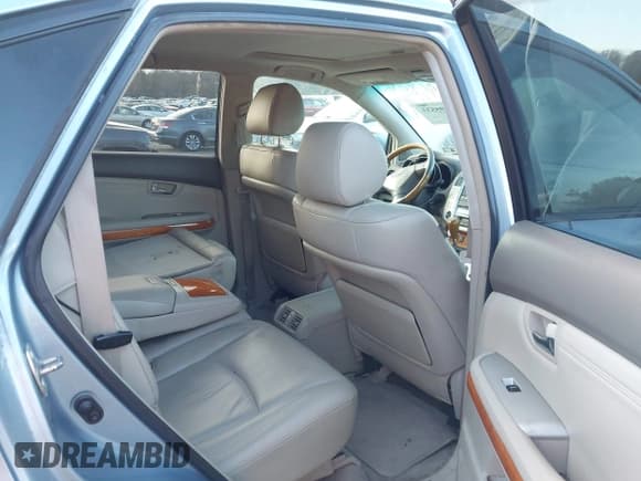 ✅ 2005 Lexus RX 330 • VIN: 2T2HA31U85C077646 • Лот: 43695533. Опубликован ранее на IAAI с пробегом 223 150 миль. Бесплатный доступ к архиву аукционных продаж из США и подробный отчёт об истории автомобиля на DreamBid. Изображение 8.