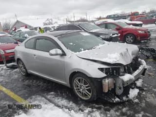 ✅ 2010 Scion tC Release Series 6.0 • VIN: JTKDE3B71A0305838 • Lot: 43824654. Wystawiony na IAAI z przebiegiem 130 534 mil. Bezpłatny archiwum sprzedaży aukcyjnych z USA i szczegółowy raport historii pojazdu na DreamBid. Zdjęcie 1.