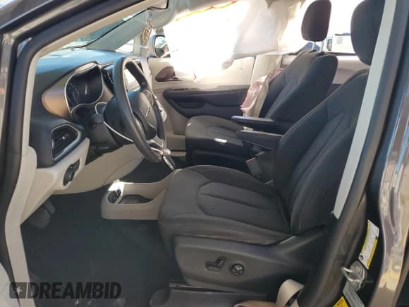 ✅ 2017 Chrysler Pacifica Touring • VIN: 2C4RC1DGXHR695469 • Lot: 87284255. Listed on Copart with 129,899 mi. Free auction sales archive from the USA and detailed vehicle history report at DreamBid. Image 7.