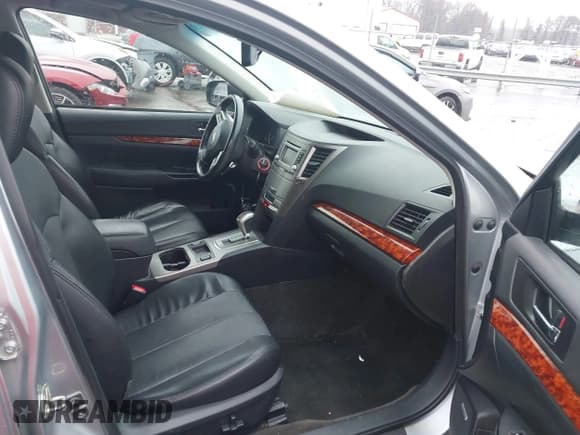 ✅ 2012 Subaru Outback Limited • VIN: 4S4BRCKC2C3276962 • Lot: 43864119. Listed on IAAI with 204,755 mi. Free auction sales archive from the USA and detailed vehicle history report at DreamBid. Image 5.