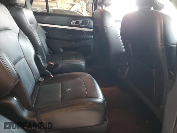 ✅ 2017 Ford Explorer XLT • VIN: 1FM5K8D88HGD84705 • Lot: 58265165. Wystawiony na Copart z przebiegiem 69 189 mil. Bezpłatny archiwum sprzedaży aukcyjnych z USA i szczegółowy raport historii pojazdu na DreamBid. Zdjęcie 11.