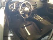 ✅ 2024 BMW Z4 sDrive30i • VIN: WBAHF3C07RWY33249 • Lot: 85944365. Wystawiony na Copart z przebiegiem 7 721 mil. Bezpłatny archiwum sprzedaży aukcyjnych z USA i szczegółowy raport historii pojazdu na DreamBid. Zdjęcie 8.