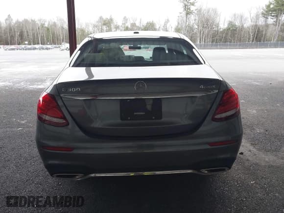 ✅ 2017 Mercedes-Benz E 300 Luxury • VIN: WDDZF4KB5HA272194 • Lot: 43714855. Wystawiony na IAAI z przebiegiem 32 251 mil. Bezpłatny archiwum sprzedaży aukcyjnych z USA i szczegółowy raport historii pojazdu na DreamBid. Zdjęcie 16.