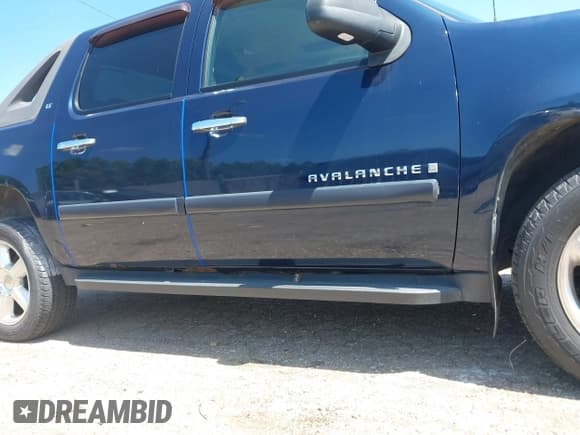 ✅ 2007 Chevrolet Avalanche LTZ • VIN: 3GNFK12337G157942 • Lot: 42766947. Listed on IAAI with Not provided. Free auction sales archive from the USA and detailed vehicle history report at DreamBid. Image 17.