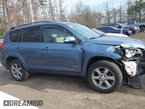 ✅ 2011 Toyota RAV4 Limited • VIN: 2T3DF4DV3BW132651 • Lot: 43819656. Listed on IAAI with 105,662 mi. Free auction sales archive from the USA and detailed vehicle history report at DreamBid. Image 13.