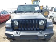 ✅ 2023 Jeep Wrangler Sport S • VIN: 1C4HJXDN6PW599895 • Lot: 42242107. Wystawiony na IAAI z przebiegiem 53 980 mil. Bezpłatny archiwum sprzedaży aukcyjnych z USA i szczegółowy raport historii pojazdu na DreamBid. Zdjęcie 6.