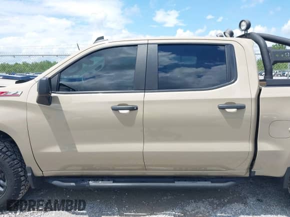 2022 Chevrolet Silverado 1500 Custom Trail Boss with VIN 3GCPDCEDXNG569831, listed as a IAAI auction lot 42241829 with 11,734 mi miles and . Bid and sale history available at DreamBid. Image 14.