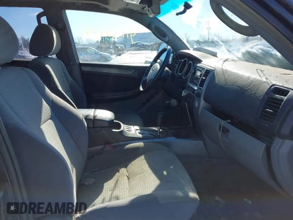 ✅ 2004 Toyota 4Runner SR5 • VIN: JTEBT14R640042690 • Lot: 41235707. Wystawiony na IAAI z przebiegiem 203 140 mil. Bezpłatny archiwum sprzedaży aukcyjnych z USA i szczegółowy raport historii pojazdu na DreamBid. Zdjęcie 5.