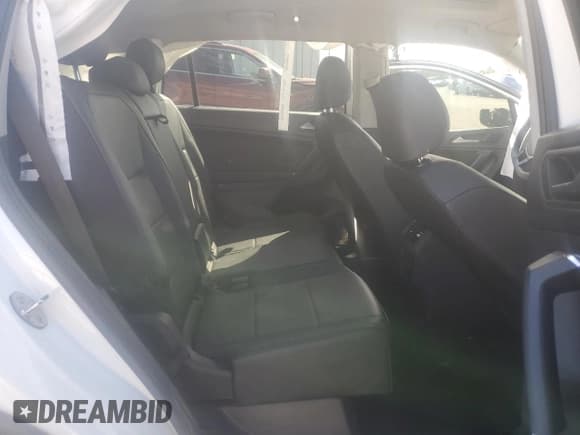 ✅ 2020 Volkswagen Tiguan SE • VIN: 3VV2B7AX7LM097014 • Lot: 89823405. Wystawiony na Copart z przebiegiem 36 211 mil. Bezpłatny archiwum sprzedaży aukcyjnych z USA i szczegółowy raport historii pojazdu na DreamBid. Zdjęcie 11.